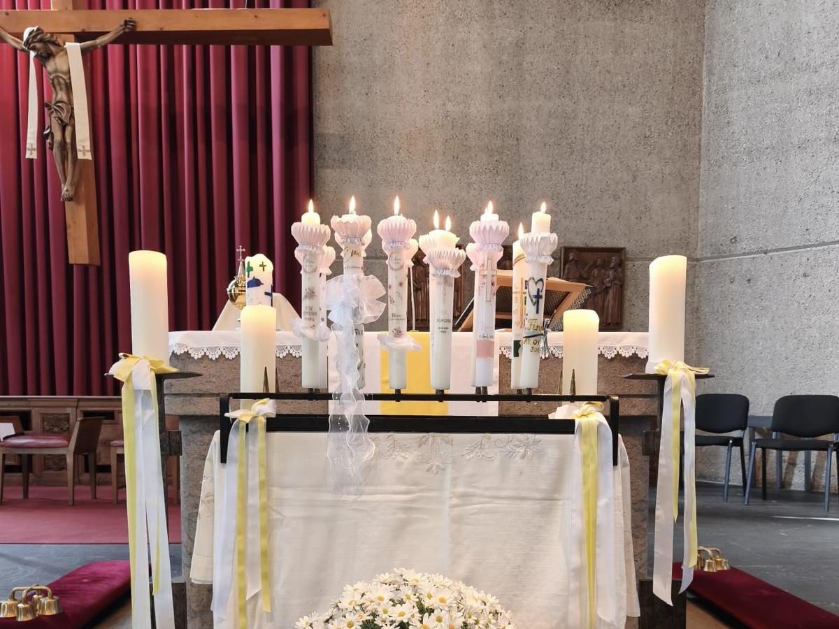 Symbolbild Erstkommunionkerzen Dieringhausen