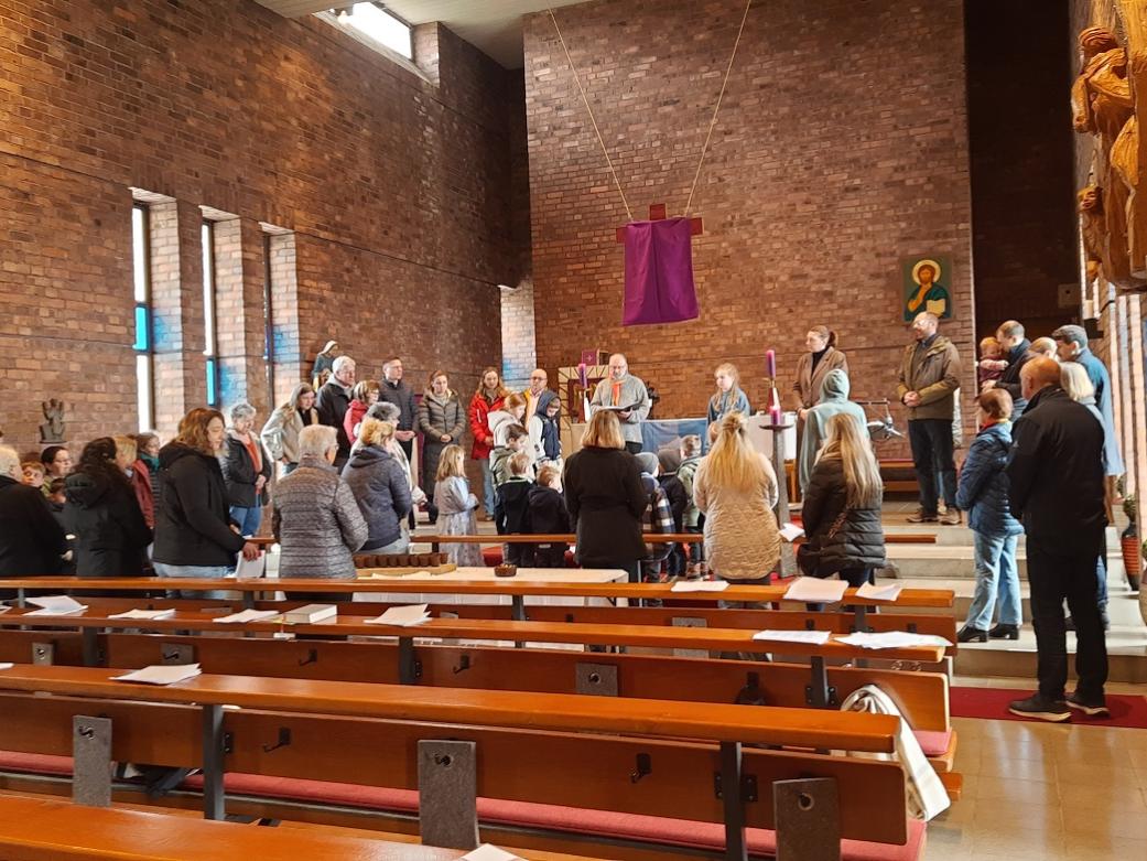 Kreuzwegandacht am Karfreitag Marienhagen